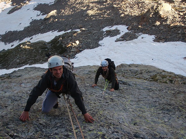 Escalade en dalle sur du gneiss au Caire Barel voie Morisset
