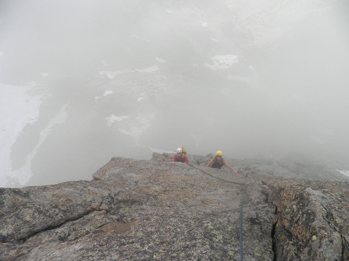 arête de la cougourde, brouillard et orage en formation