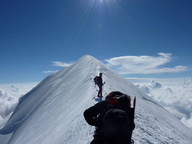 la belle arête de neige pour aller au sommet de la Pointe Parrot