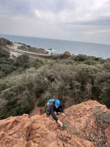 Raphael grimpe concentré 